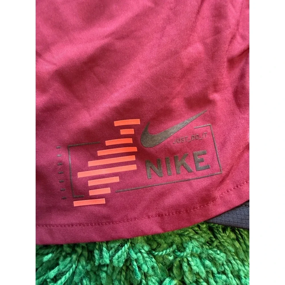 Nike Running Shorts Mens Medium Burgundy Excellent 5 Inch Inseam Athletic Gym